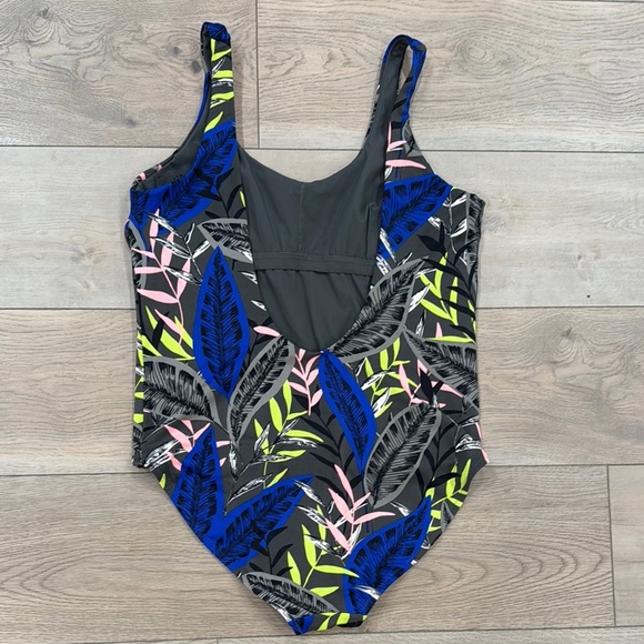 Athleta Midnight Palm Scoop Women’s One Piece Swimsuit - Picture 6 of 16